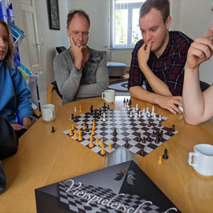 Freunde VierspielerSchach